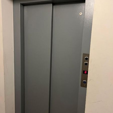 Apartment Near Metro & Netflix Bécs Kültér fotó