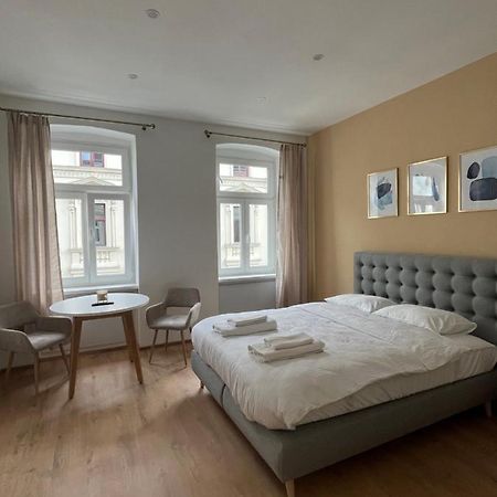 Apartment Near Metro & Netflix Bécs Kültér fotó