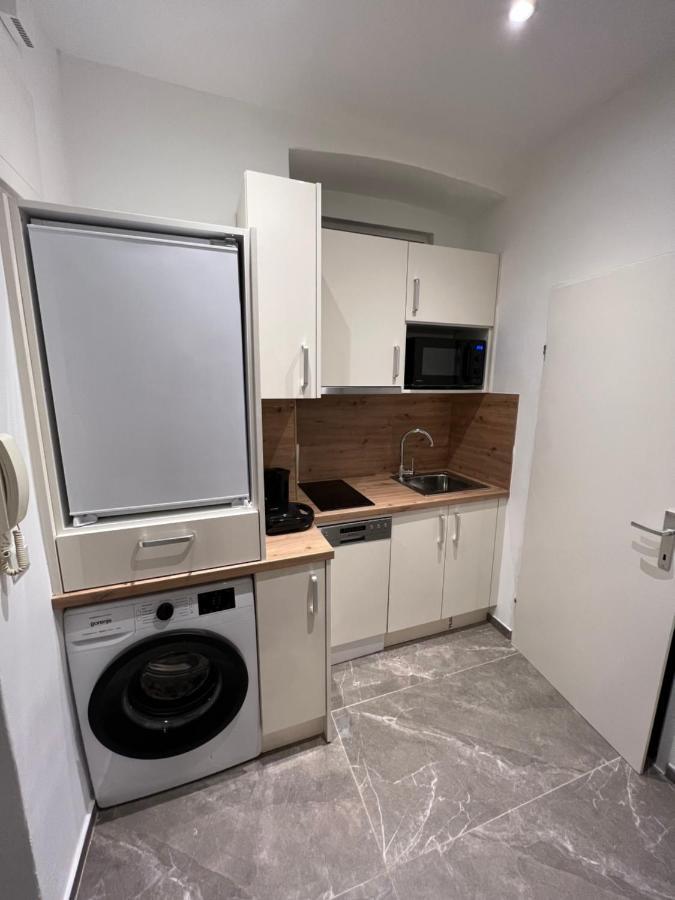 Apartment Near Metro & Netflix Bécs Kültér fotó