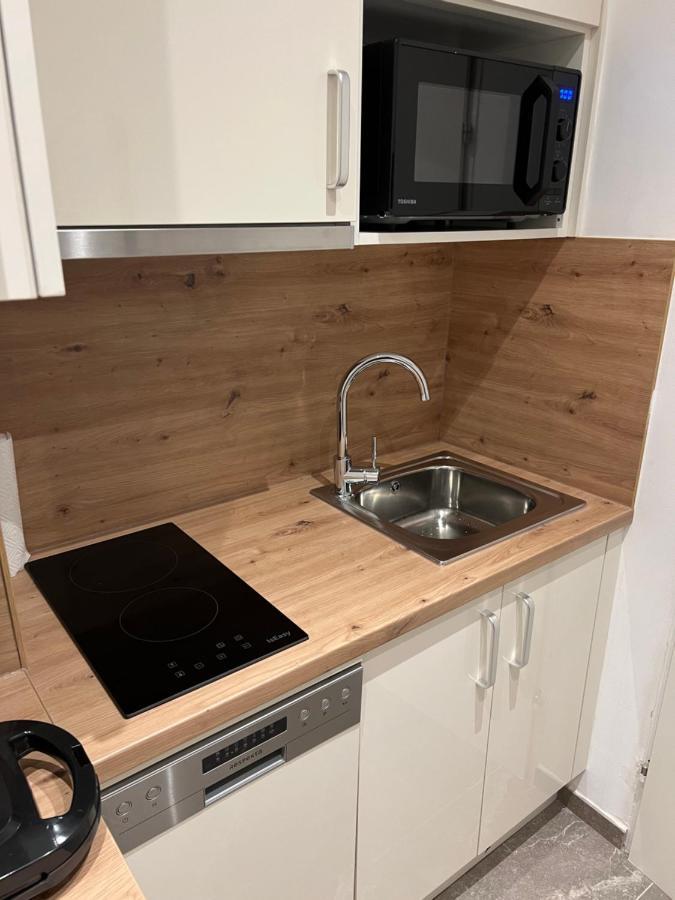 Apartment Near Metro & Netflix Bécs Kültér fotó
