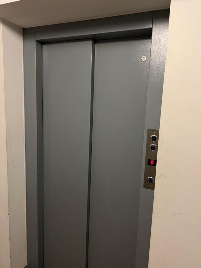 Apartment Near Metro & Netflix Bécs Kültér fotó