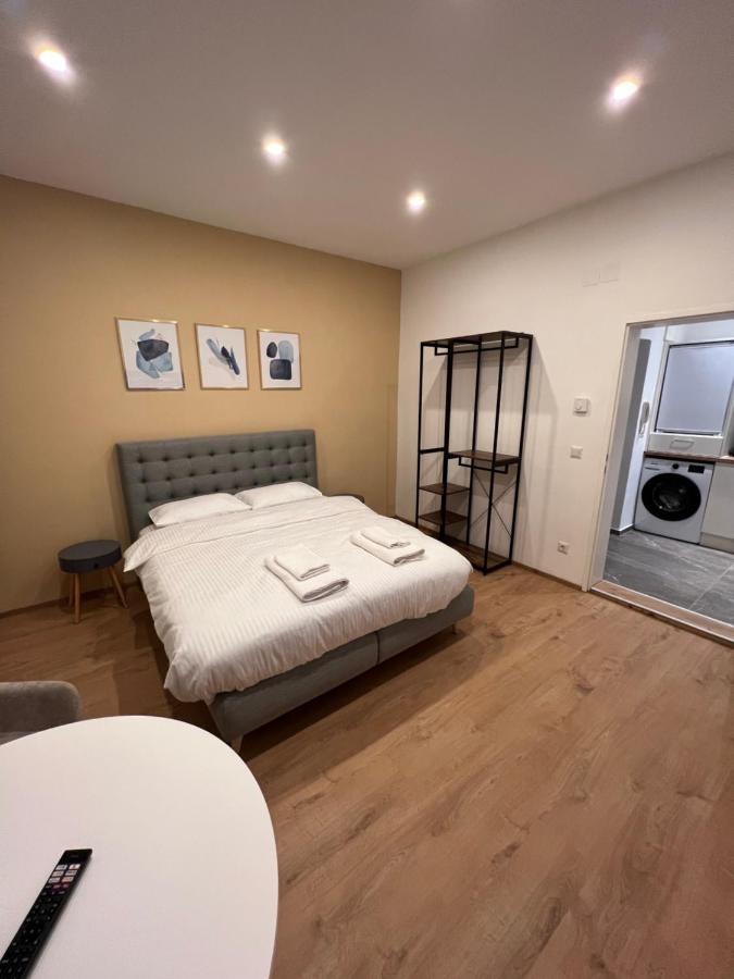 Apartment Near Metro & Netflix Bécs Kültér fotó