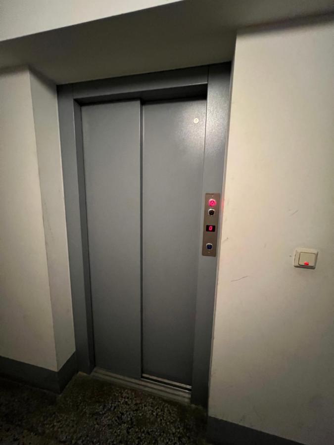Apartment Near Metro & Netflix Bécs Kültér fotó