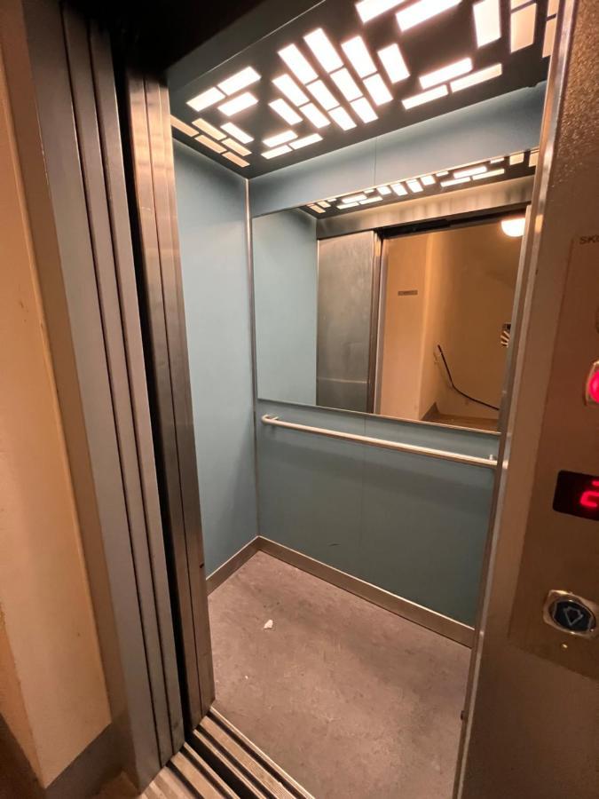 Apartment Near Metro & Netflix Bécs Kültér fotó