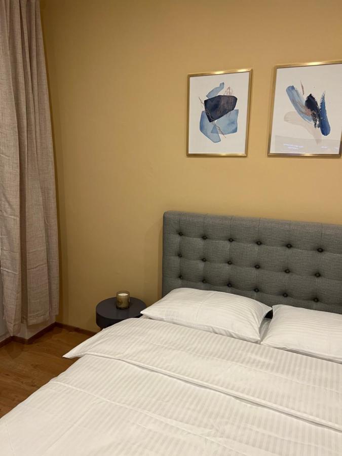 Apartment Near Metro & Netflix Bécs Kültér fotó