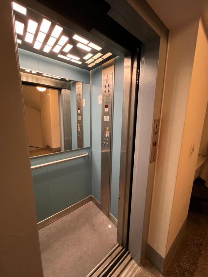Apartment Near Metro & Netflix Bécs Kültér fotó