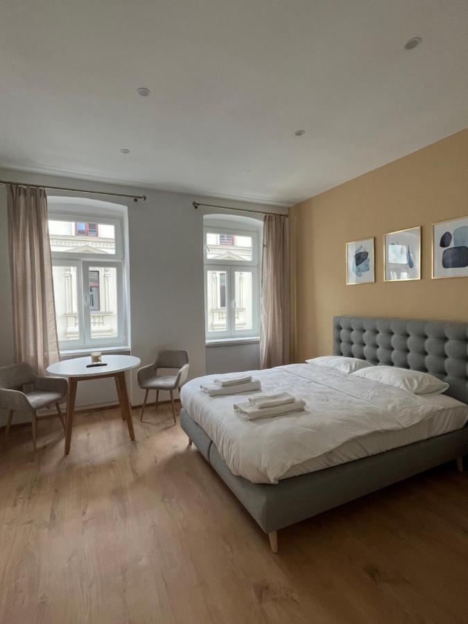 Apartment Near Metro & Netflix Bécs Kültér fotó
